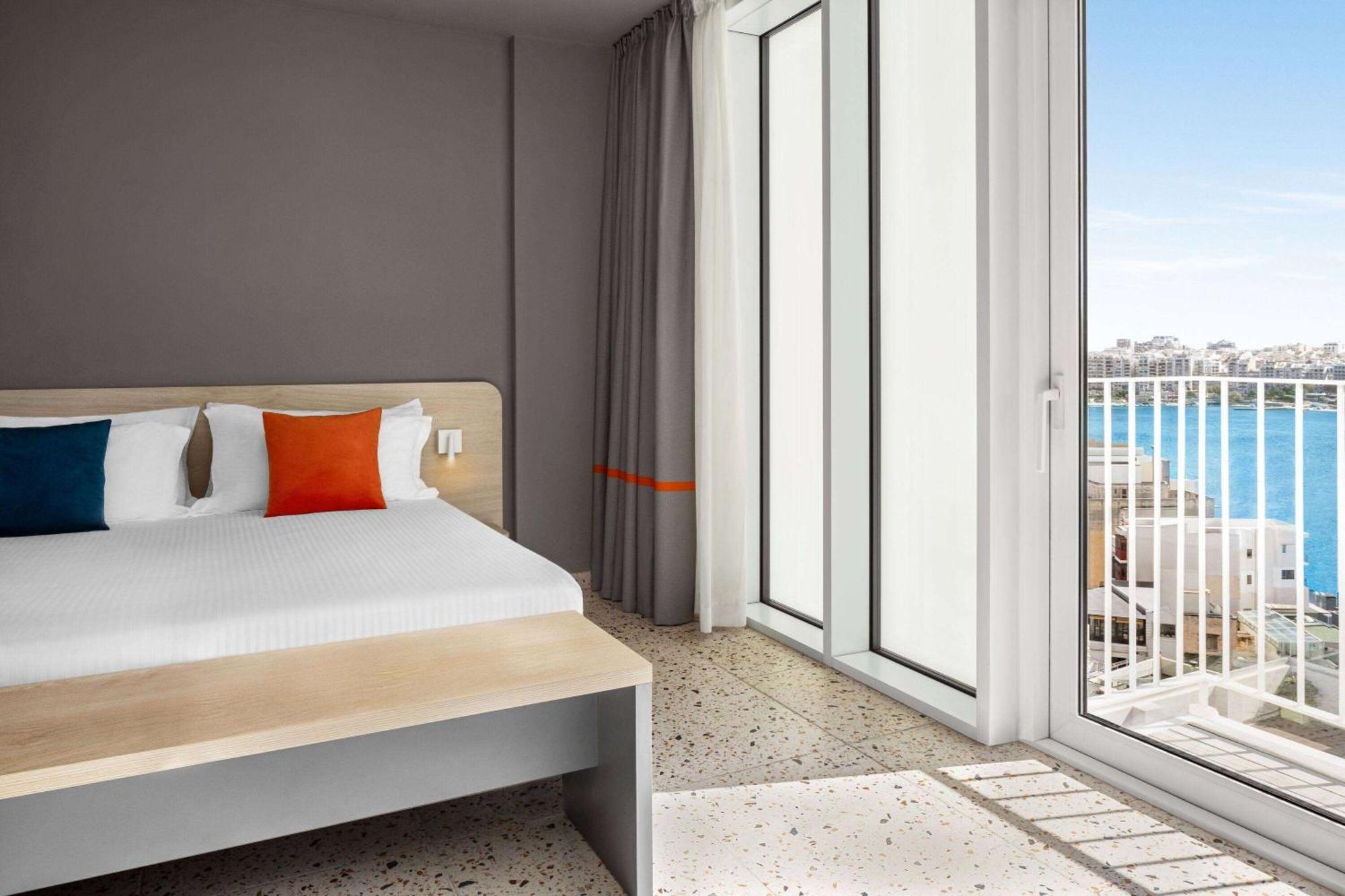 Quadro Hotel, Trademark Collection By Wyndham Saint Julian's Eksteriør billede