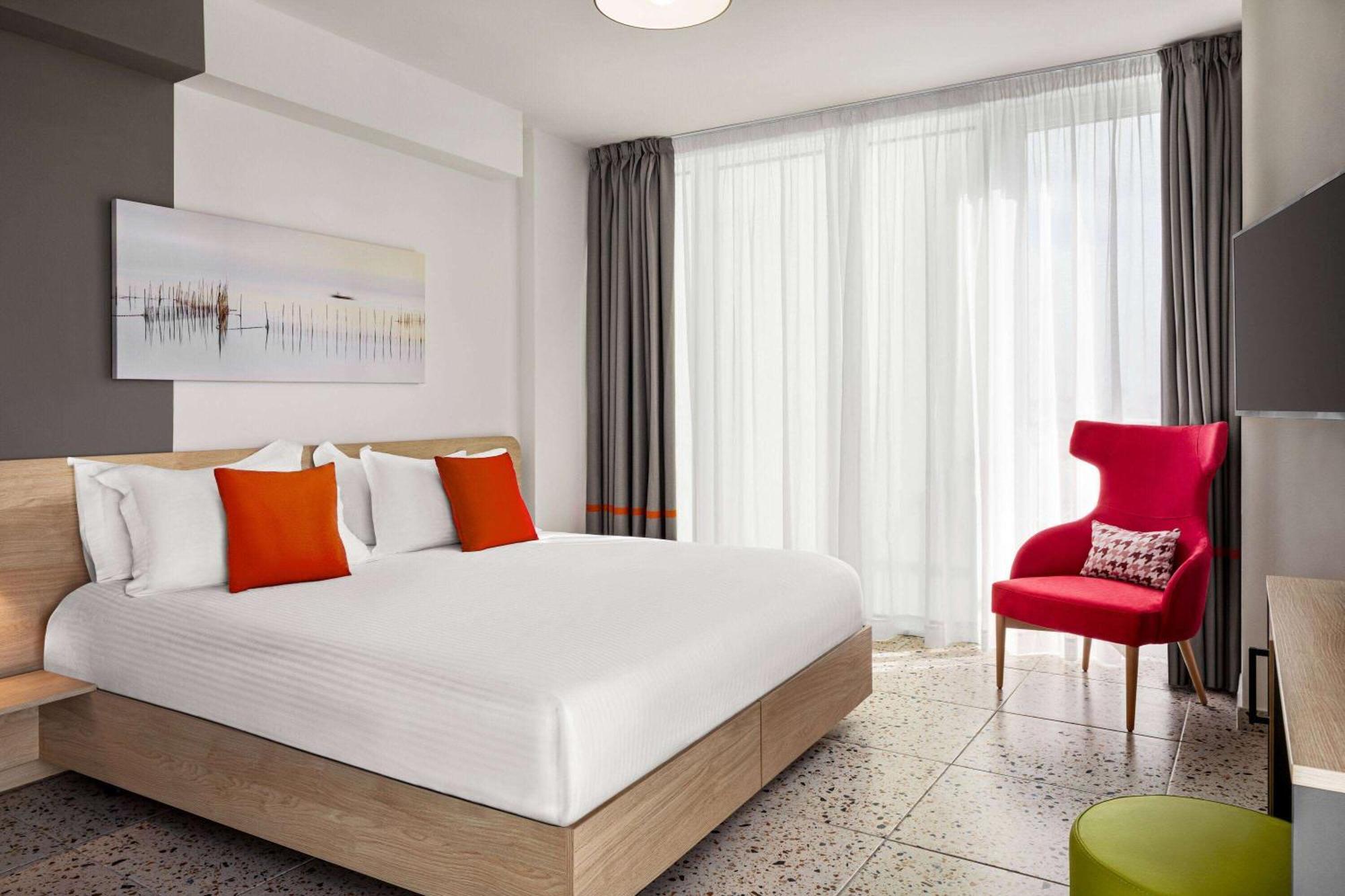 Quadro Hotel, Trademark Collection By Wyndham Saint Julian's Eksteriør billede